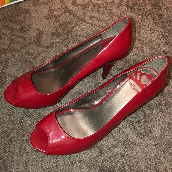 Size 11 red fergalicious heels never worn - Picture 4 of 5